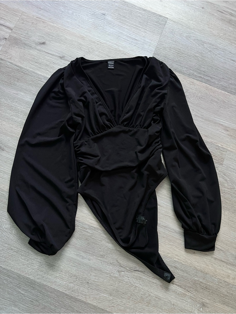 SHEIN Black Long-Sleeve V-Neck Ruched Bodysuit